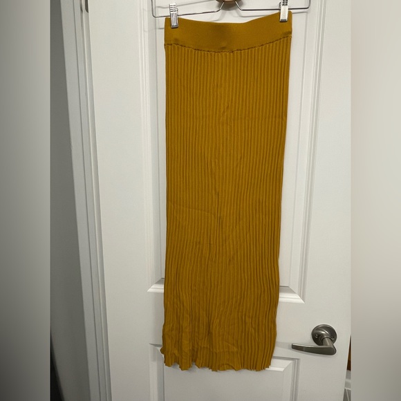 Aritzia Wilfred knit slit skirt in US size S - Picture 2 of 11